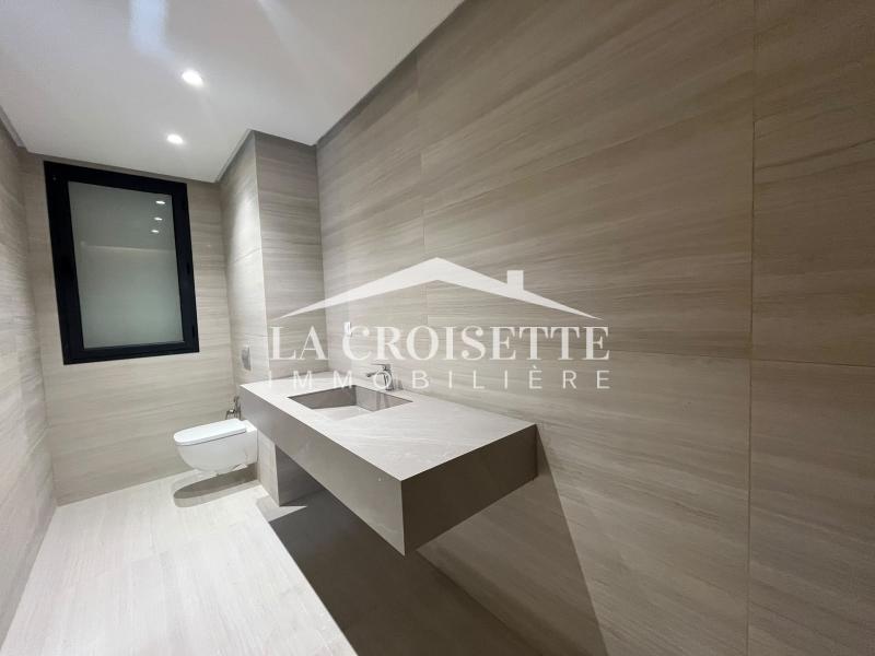 Triplex S+4 avec piscine et vue sur mer à Gammarth